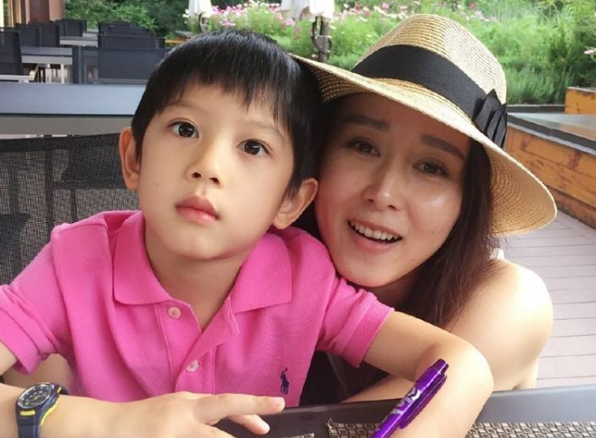 胡静儿子才华与相貌并存11岁展现天赋网友长大后得多出色