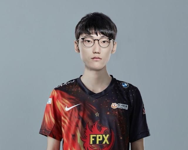 正文              关于金贡离开fpx战队,可谓是众说纷纭,最可信的