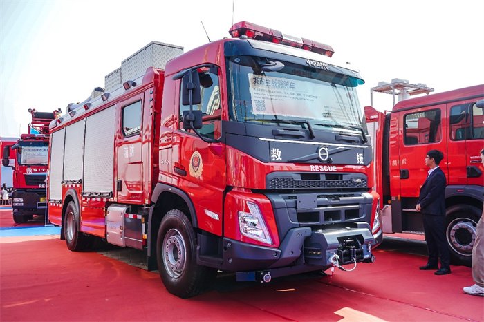 消防圈"大v"甄选 27台沃尔沃底盘车亮相中国消防展-新浪汽车