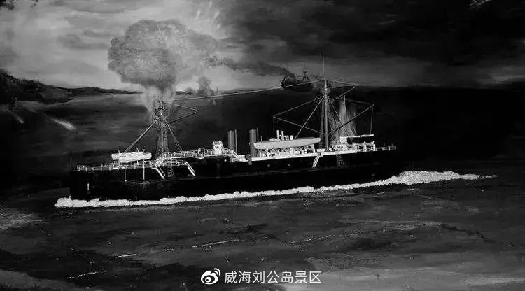 镇远两舰的305毫米主炮多次命中日军用邮轮改装的西京丸号轻巡洋舰