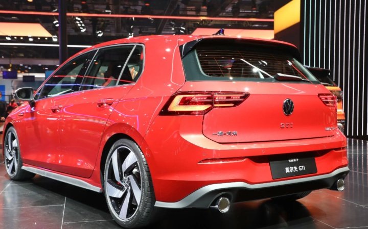 两厢车经典之战！本田型格HATCHBACK对比大众高尔夫