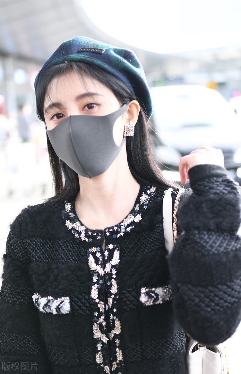 鞠婧祎戴贝雷帽是精致美少女,露出水汪汪大眼睛超可爱
