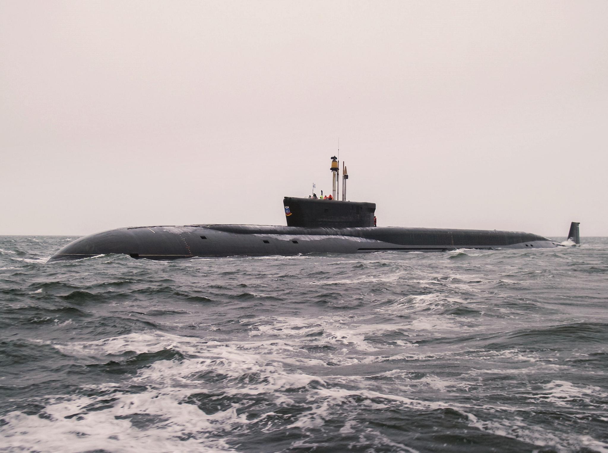 俄国海军955型战略导弹核潜艇k -551"弗拉基米尔·莫诺马克"号在鄂霍