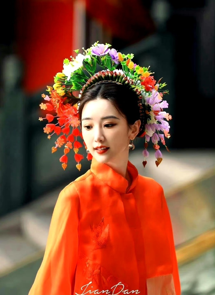 赵丽颖毛晓彤陈都灵簪花女造型都超级米呀!