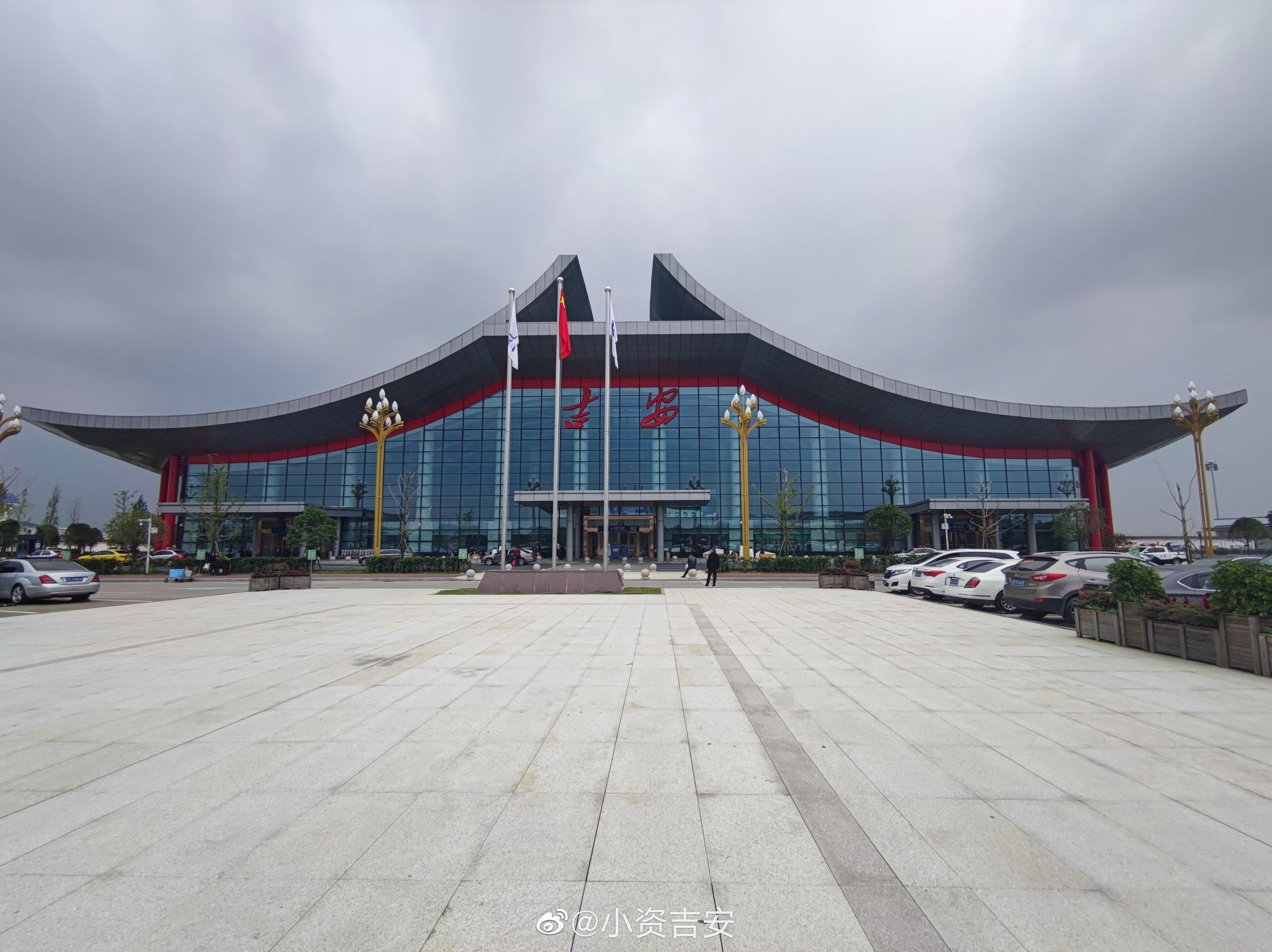 问下大家,你们一般在哪坐飞机?|吉安_新浪新闻