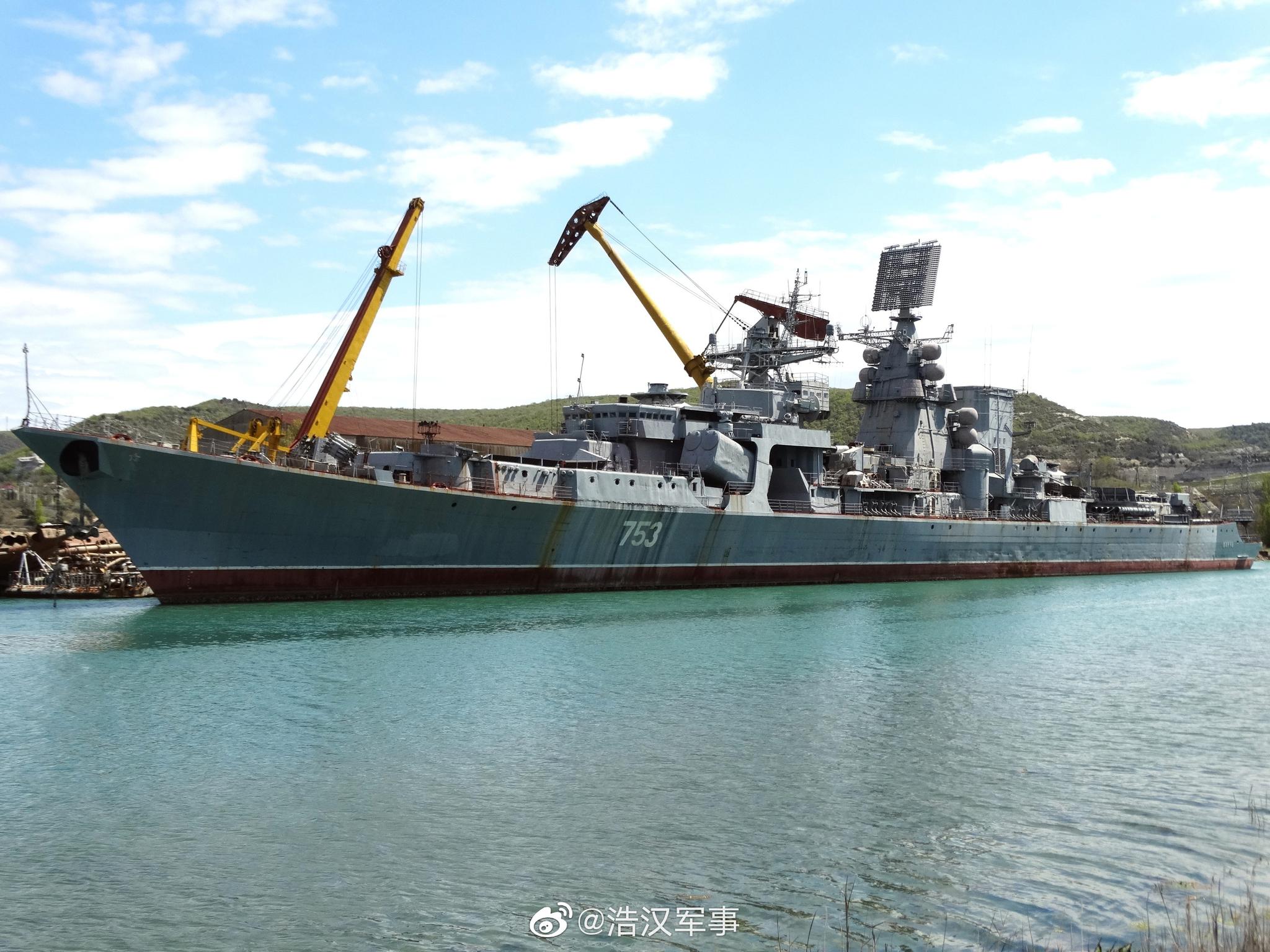 塞瓦斯托波尔港内即将拆解的卡拉级巡洋舰