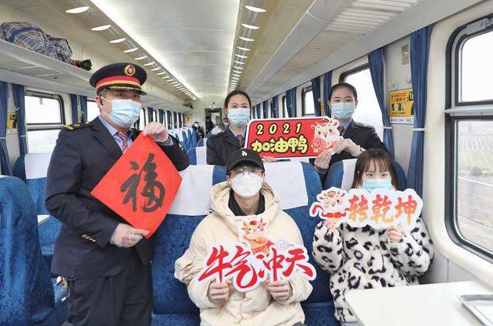 抢票了!2022年春运火车票明起开售,1月17日可买除夕当日车票休闲区蓝鸢梦想 - Www.slyday.coM 抢票了!2022年春运火车票明起开售,1月17日可买除夕当日车票休闲区蓝鸢梦想 - Www.slyday.coM