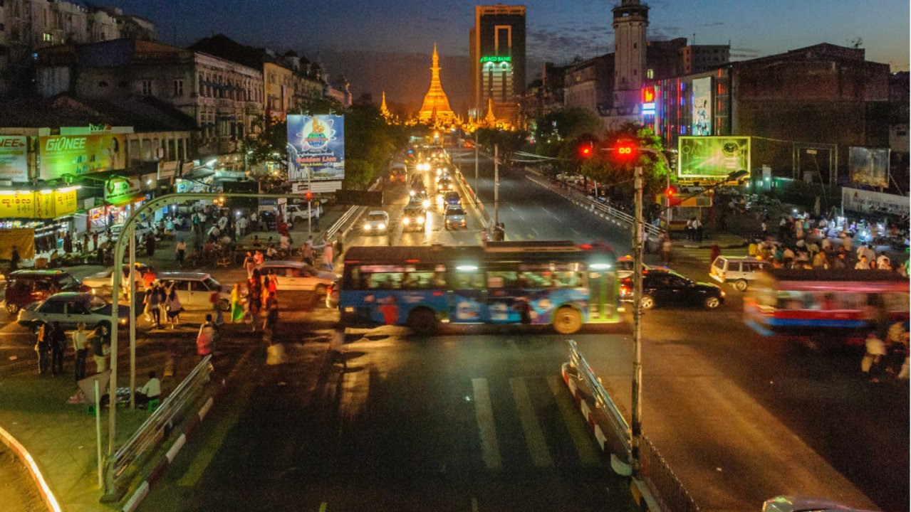 在缅甸，电动车成了“特权车”