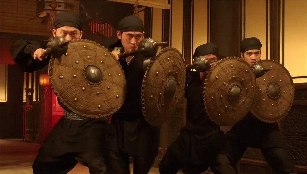 日本武士为何不装备盾牌，要双手用刀和铠甲足够好的说法都错了