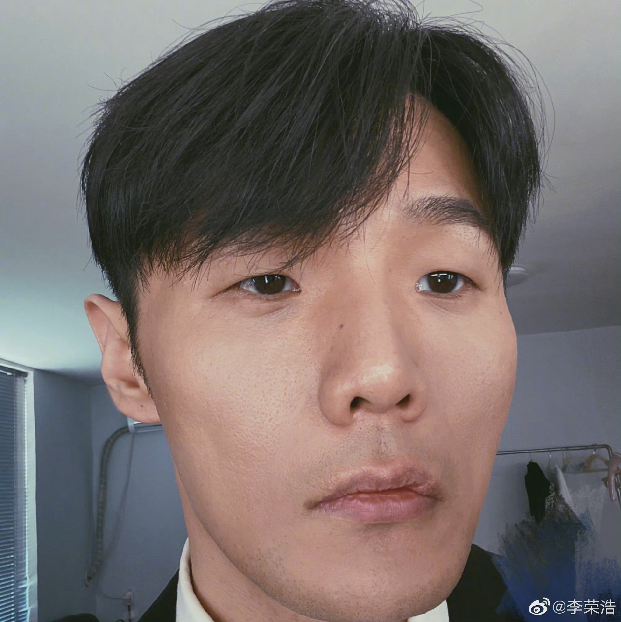 李荣浩晒自拍,没想到李老师已经出道八年了啊……_高清图集_新浪网