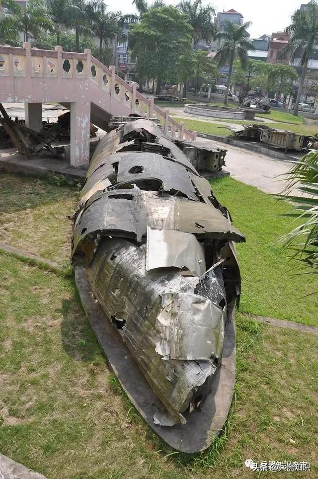 被击落的b-52轰炸机残骸