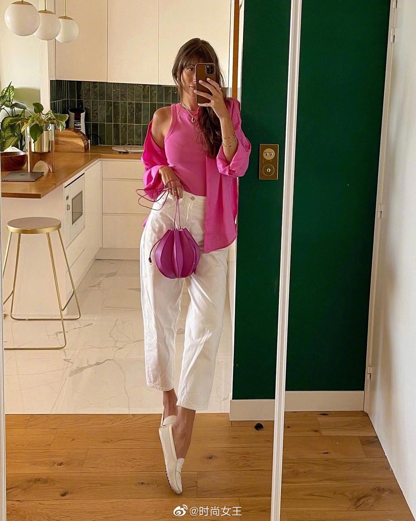 ins时尚博主的每日对镜穿搭look更新