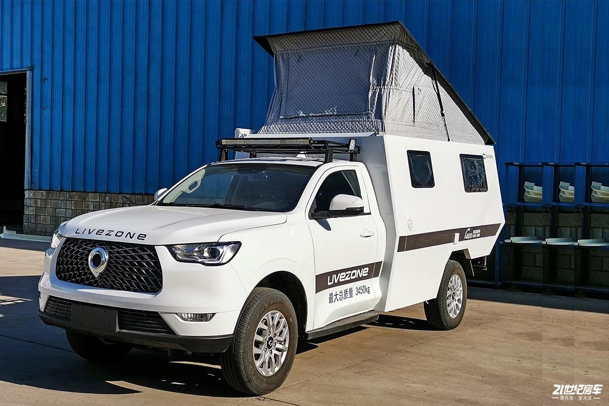 外观方面,新车基于了长城炮单排座皮卡底盘打造,车头部分保留了原型车