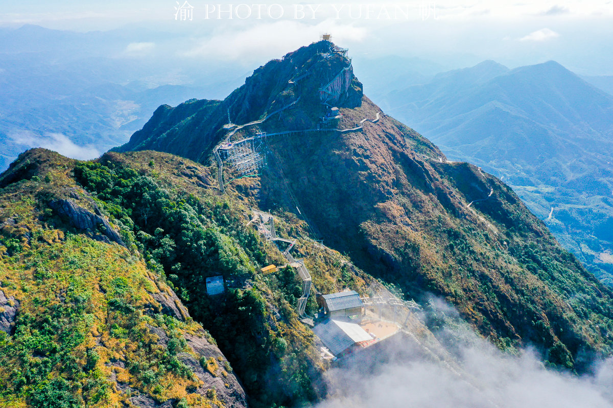 广东湖南广西交界的金子山,半小时出现六次佛光,真的太神奇了