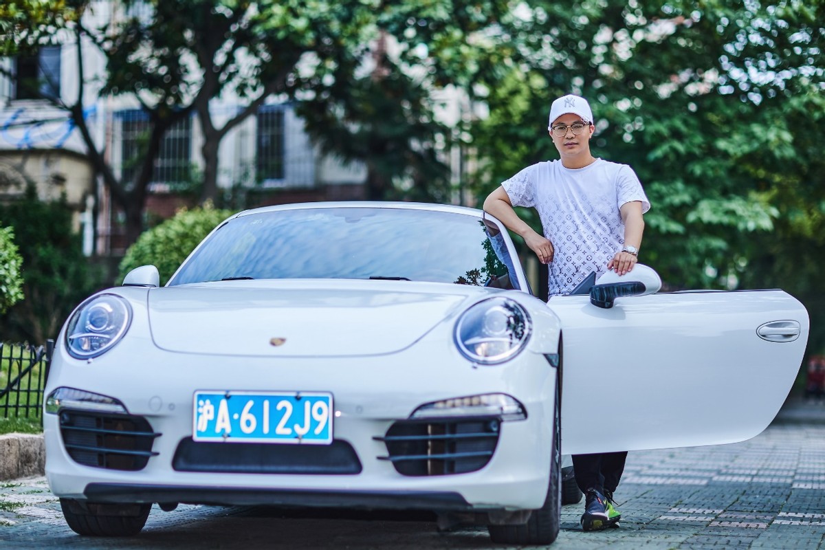 豪车主ptc保时捷车主俱乐部副会长钟青月低调的张扬