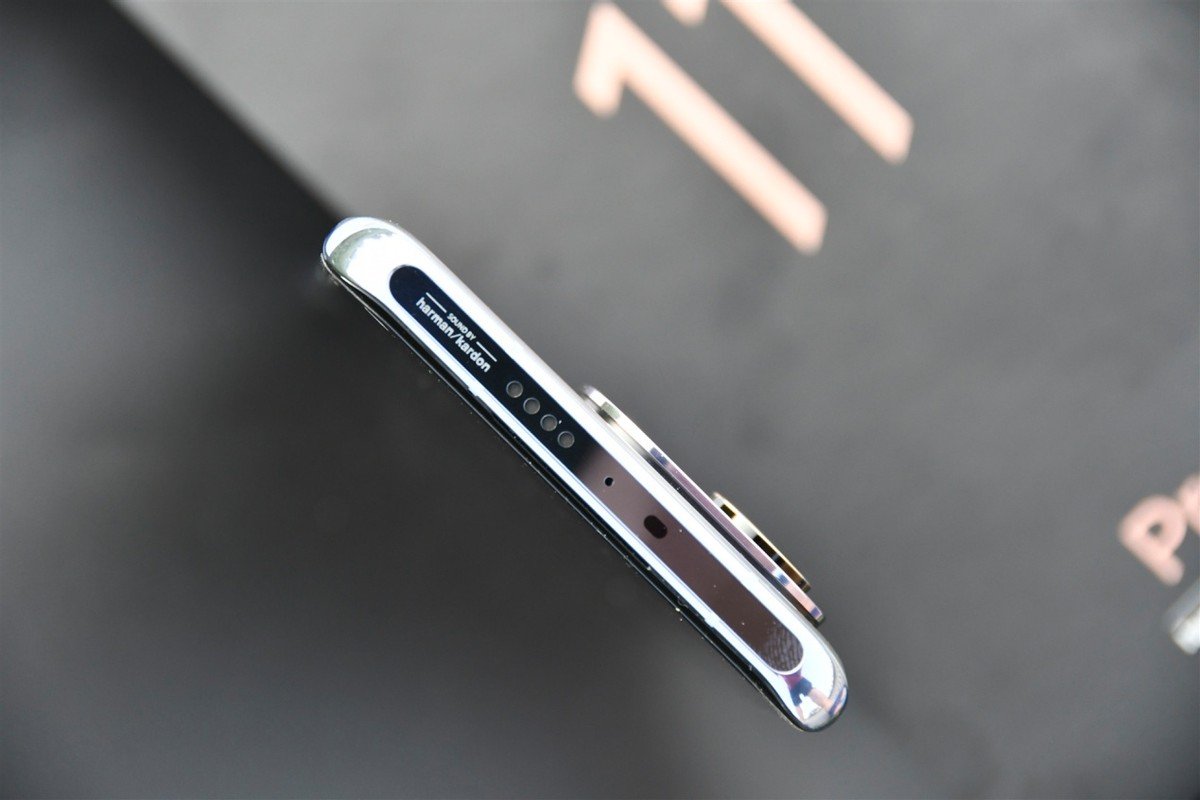 299元,仅相差300元,而魅族18电池容量只有4000mah,主摄还是索尼imx582