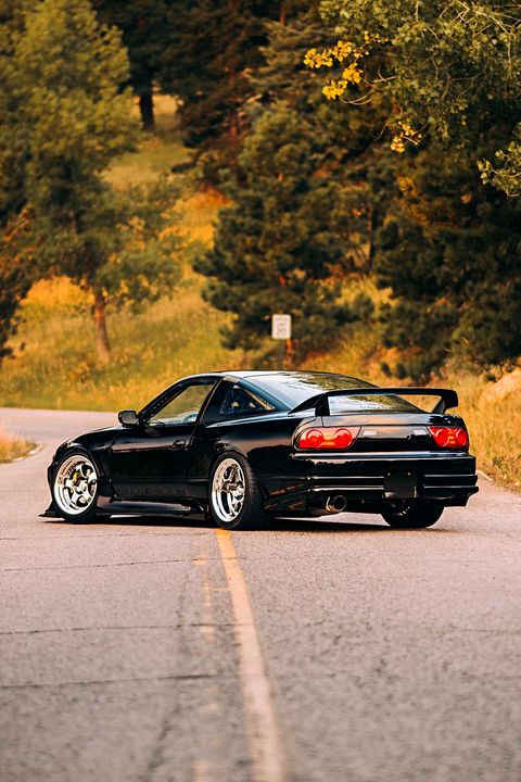 改装超光滑的黑色日产240sx