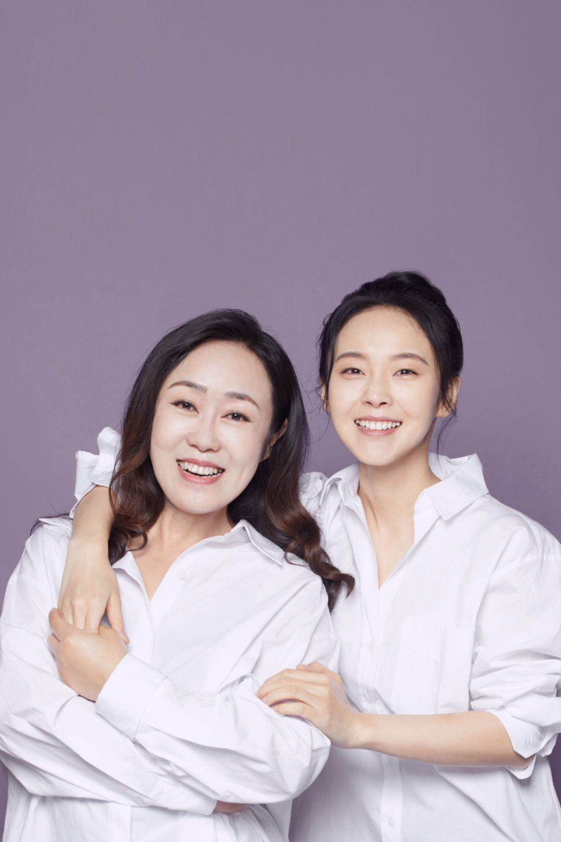 张佳宁晒温馨合照 妈妈皮肤状态佳被调侃是逆龄好闺蜜