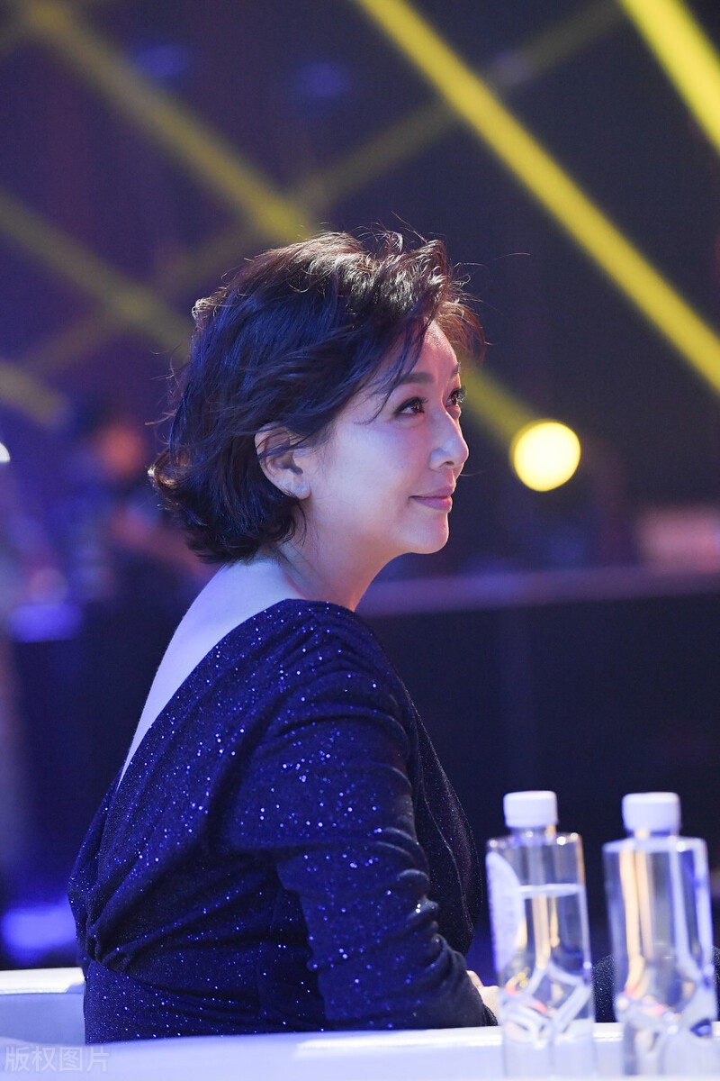 江珊风韵犹存美了年龄真看不出53岁了