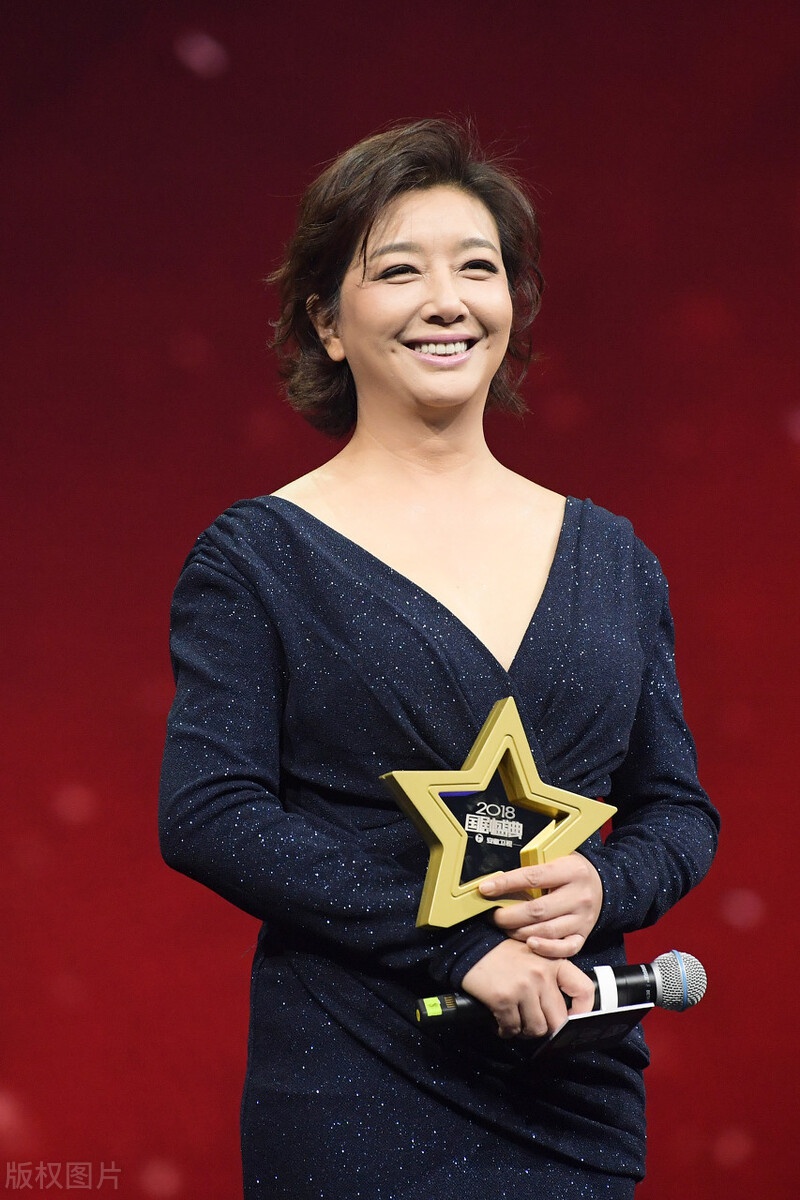 江珊风韵犹存美了年龄真看不出53岁了