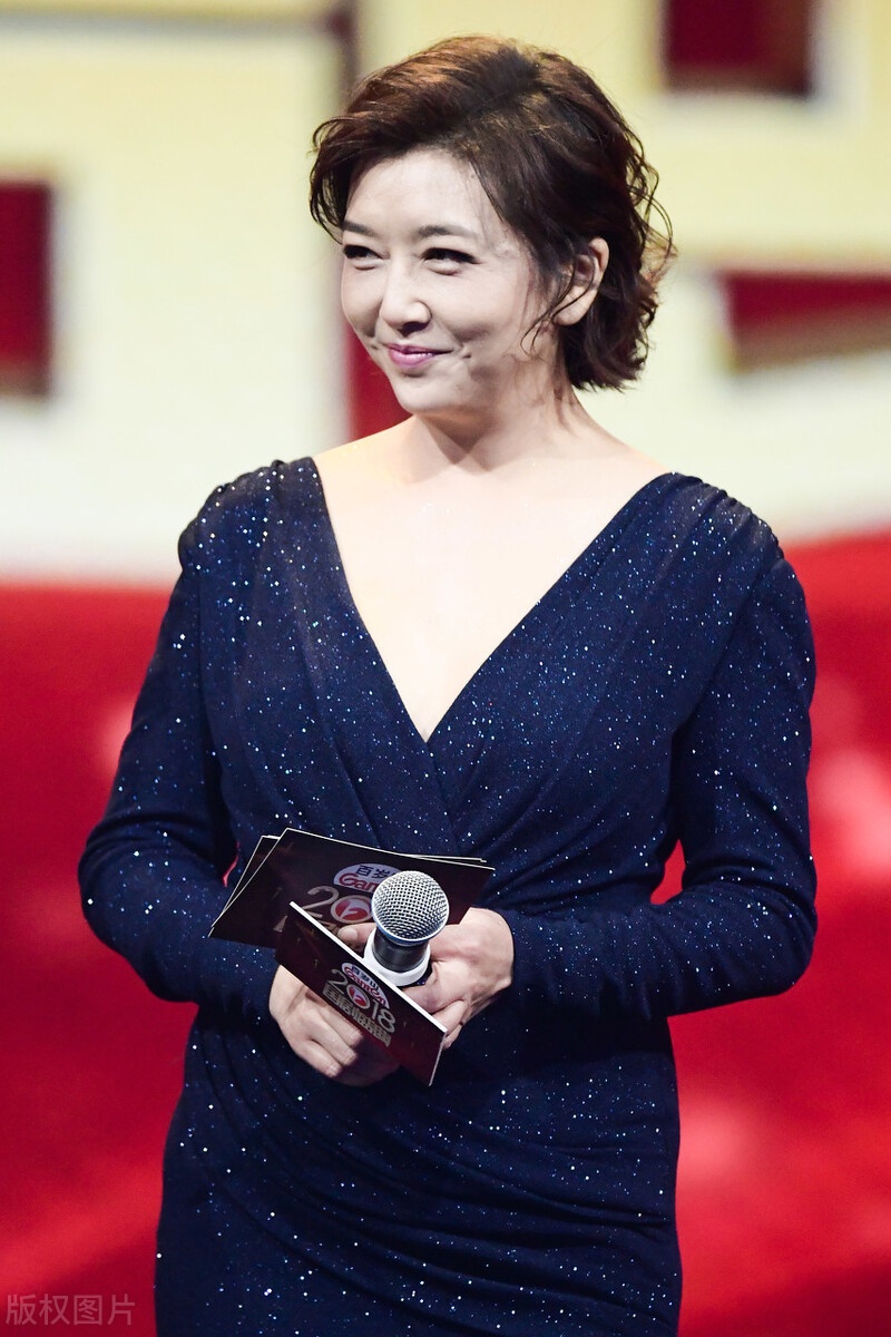 江珊风韵犹存美了年龄真看不出53岁了