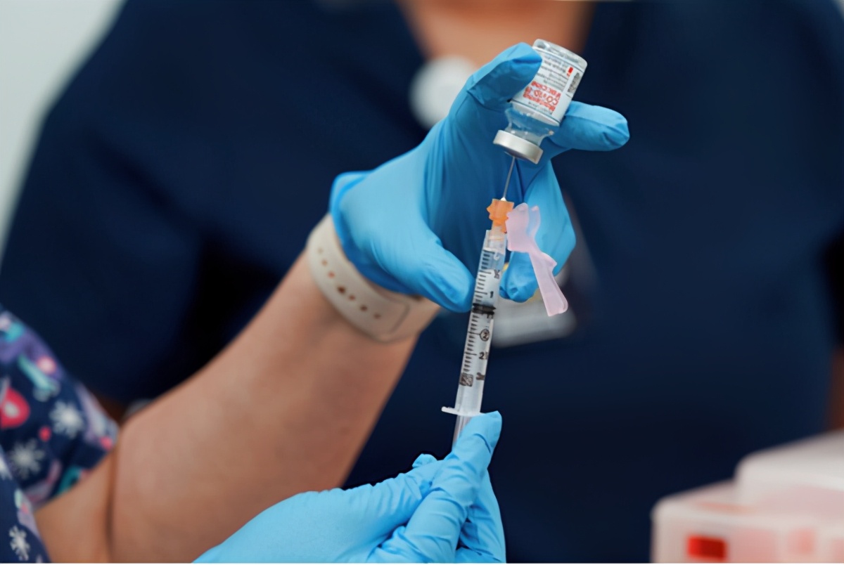 郑州公交又开始扫健康码乘车了！疫情，多点散发依然凶猛！休闲区蓝鸢梦想 - Www.slyday.coM