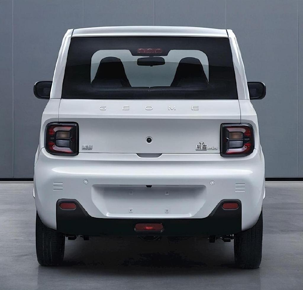 从吉利汽车官方获取了品牌旗下全新四座微型电动车熊猫mini官图,该车