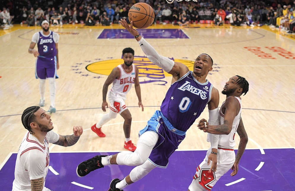 湖人完败公牛，戴维斯被驱逐，不怪威少和浓眉，沃格尔难辞其咎休闲区蓝鸢梦想 - Www.slyday.coM