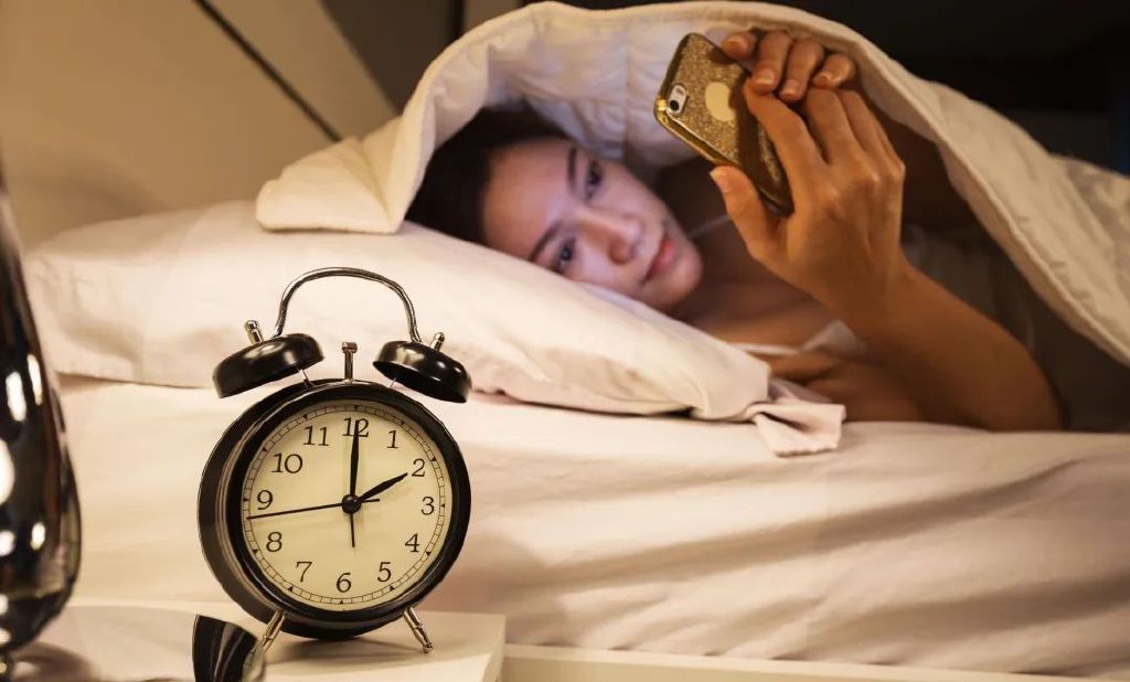 世界艾乡资讯-熬夜最耗精血,用这3招来补救!-艾灸产品-世界艾乡官方网