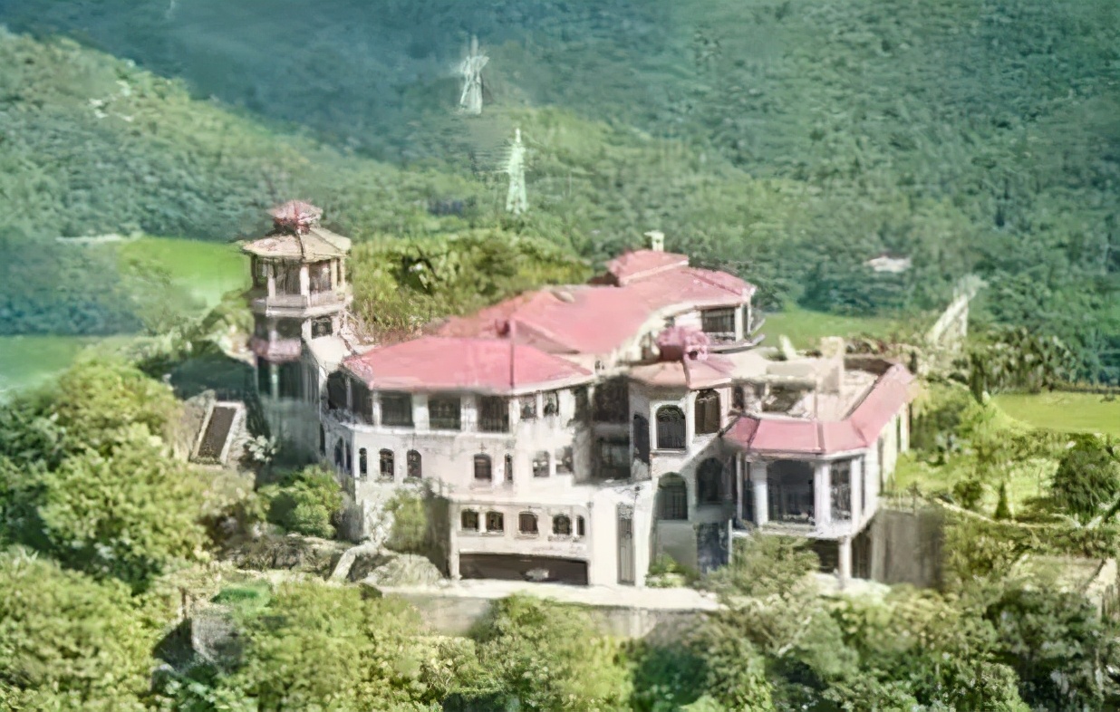 参观韩雪的豪宅,价值3.5亿,室内装修极为奢华,可媲美宫殿