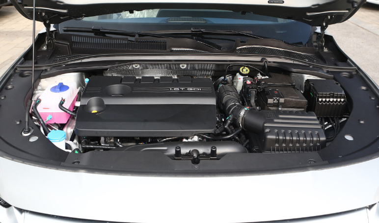 奇瑞艾瑞泽8对比长安UNI-V谁实用性更高？