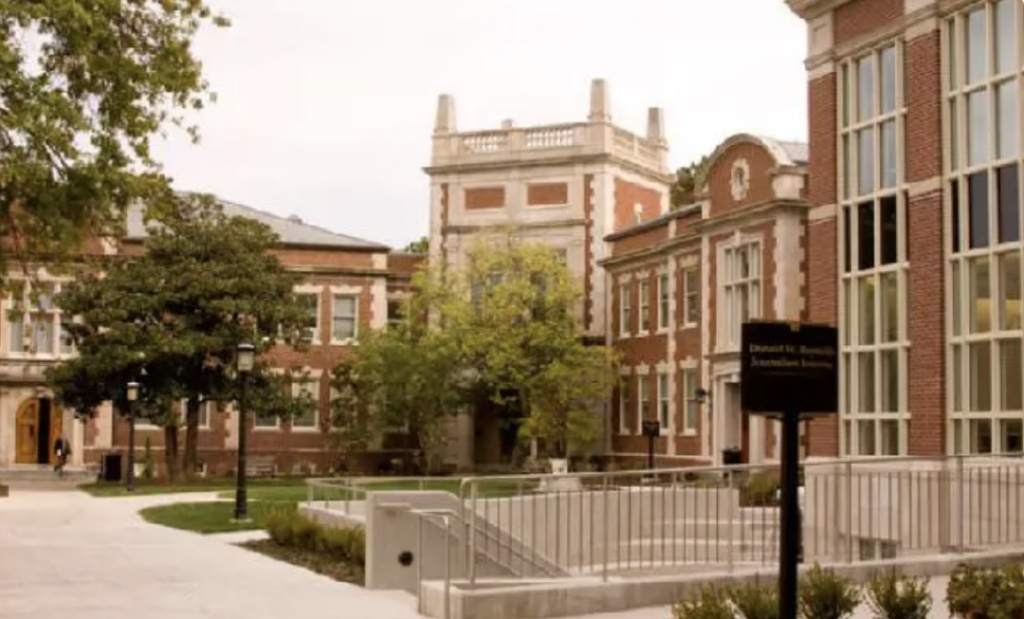 霍顿：中国人的善良和真诚让人感到安心丨这十年·世界观休闲区蓝鸢梦想 - Www.slyday.coM