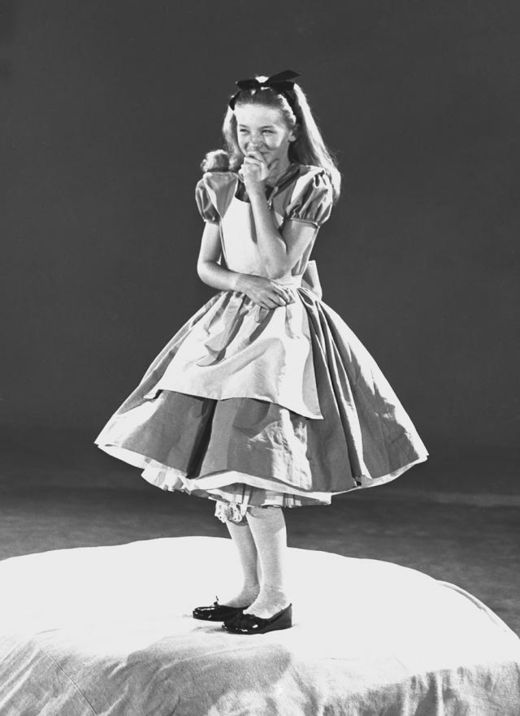 1952年电影版爱丽丝的扮演者 kathryn beaumont