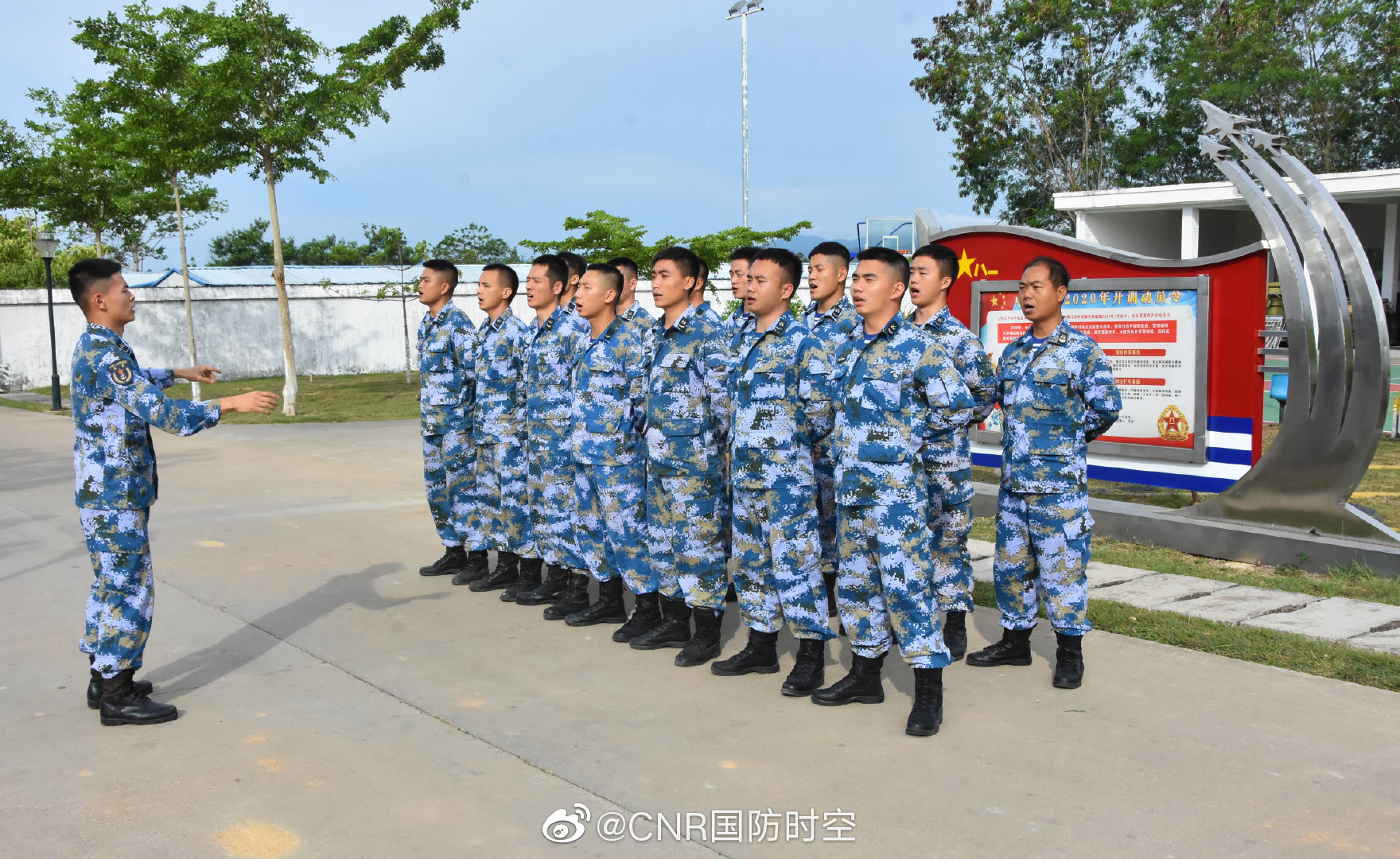 南部战区海军航空兵某场站开展 活动