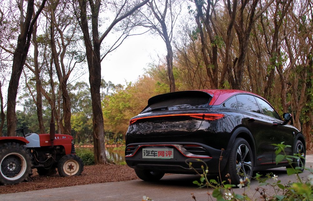 试驾smart精灵3巴博斯性能版纯电小钢炮性能出众