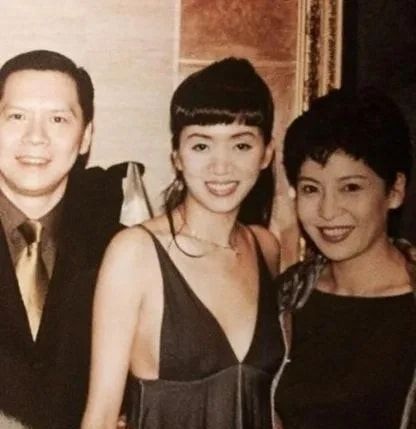 陈岚和向华强正讨论剧本，梅艳芳打来电话：我被人打了，还不让走休闲区蓝鸢梦想 - Www.slyday.coM