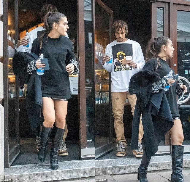 热刺大将与瓜帅女儿“吻到忘记世界”，二人恋爱如今又添实锤！被超模怒甩半年后，热刺球星再觅真爱？休闲区蓝鸢梦想 - Www.slyday.coM