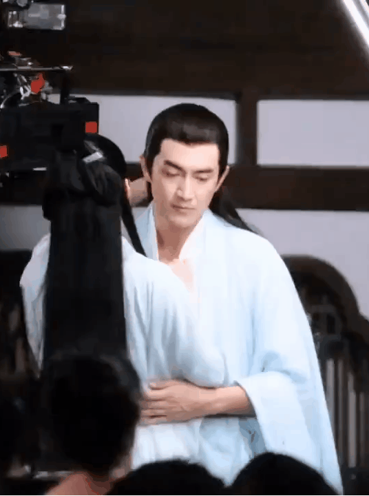 《与凤行》路透图曝光,林更新素衣发鬓,帅裂三界的上古神君是也休闲区蓝鸢梦想 - Www.slyday.coM 《与凤行》路透图曝光,林更新素衣发鬓,帅裂三界的上古神君是也休闲区蓝鸢梦想 - Www.slyday.coM