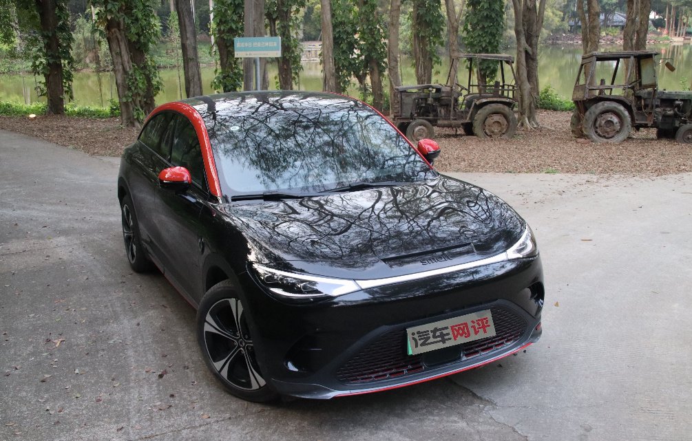 试驾smart精灵3巴博斯性能版纯电小钢炮性能出众