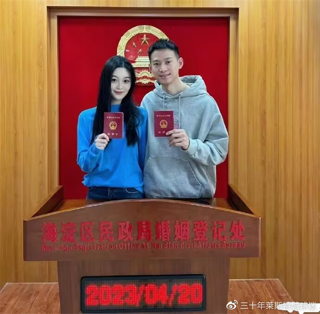 国乒全国冠军领证！老婆在文工团，肤白貌美大长腿，穿军装迷人|闫安|方博|国乒_新浪新闻