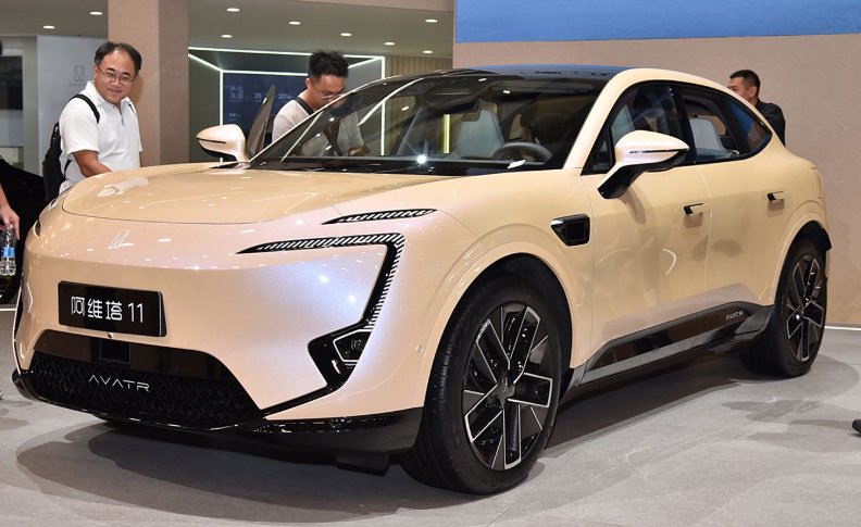 30万级华系SUV之争！阿维塔11对比智界R7谁更值？