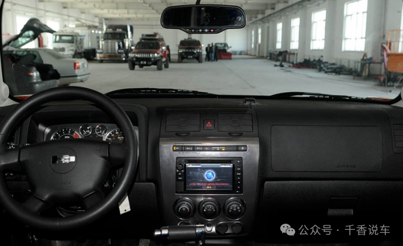 此外,这辆军绿色悍马h3也体现了陈小春对环保和公益的关注.