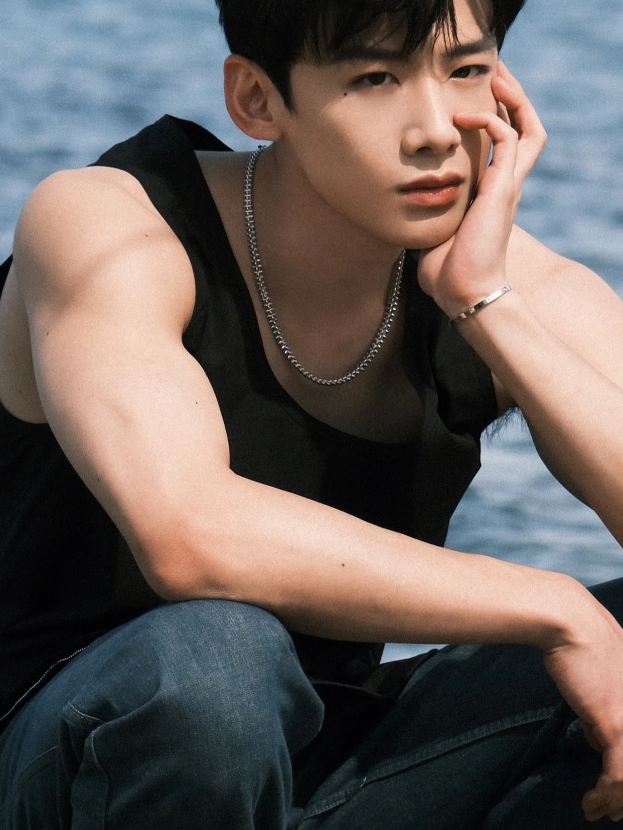 白敬亭这身材谁看了不迷糊啊