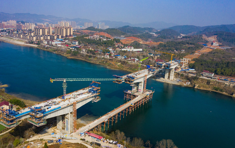 沅辰高速沅水特大桥施工建设正酣|沅水|紧张|关键_新浪新闻