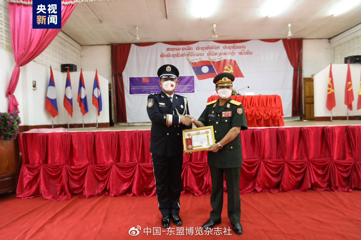 中方36个集体及个人获老挝人民军英勇勋章和友谊勋章__财经头条