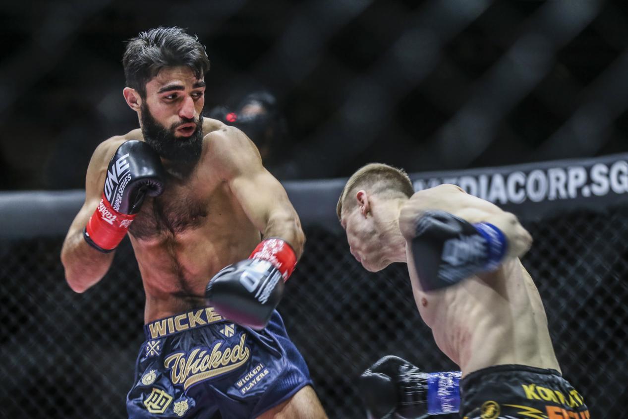 毫无悬念"的比赛,让所有羽量级的高手看看初来乍到的马拉特的表现如何