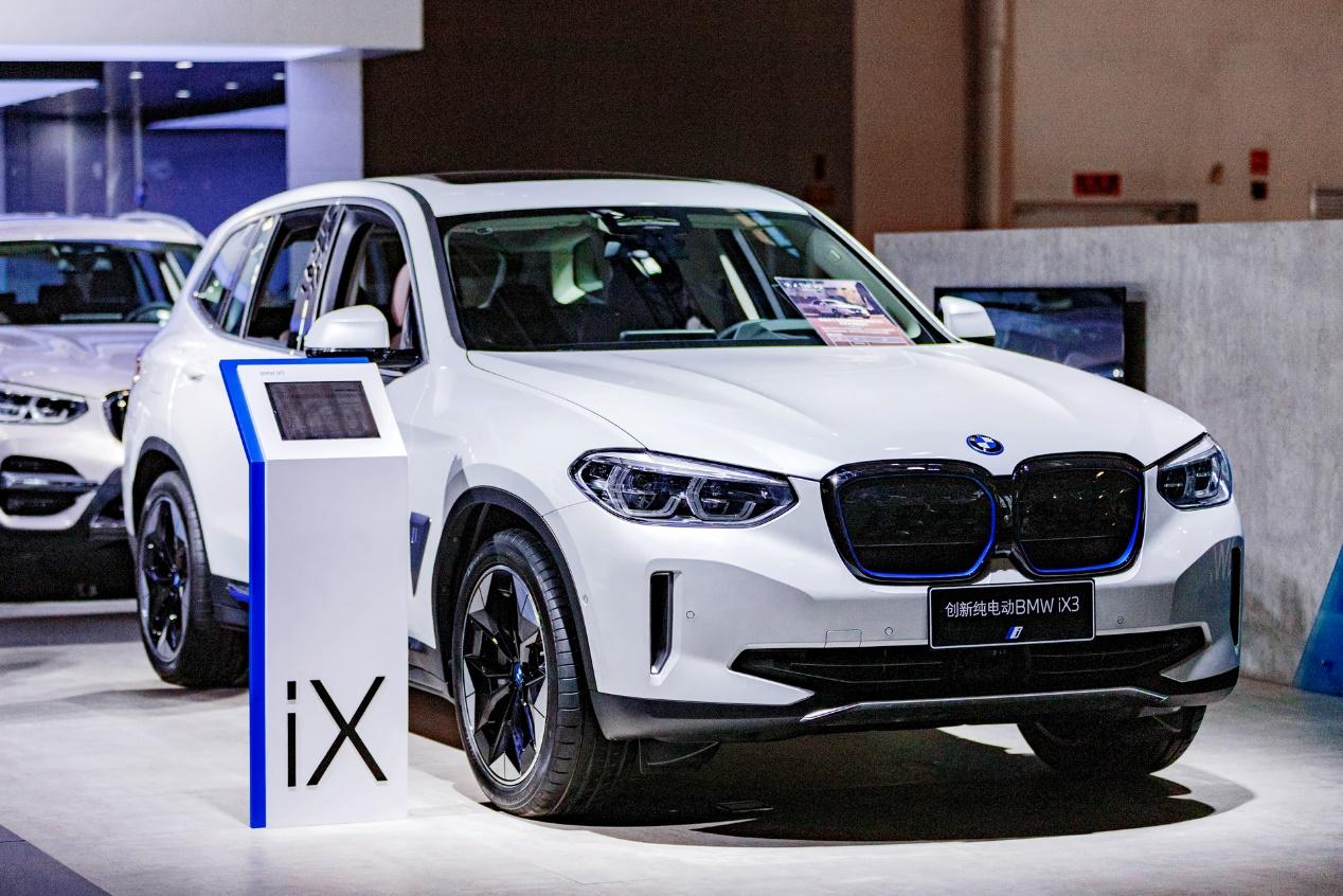 2020年昆明汽车展览会于12月10日在昆明滇池国际会展中心开幕,宝马携