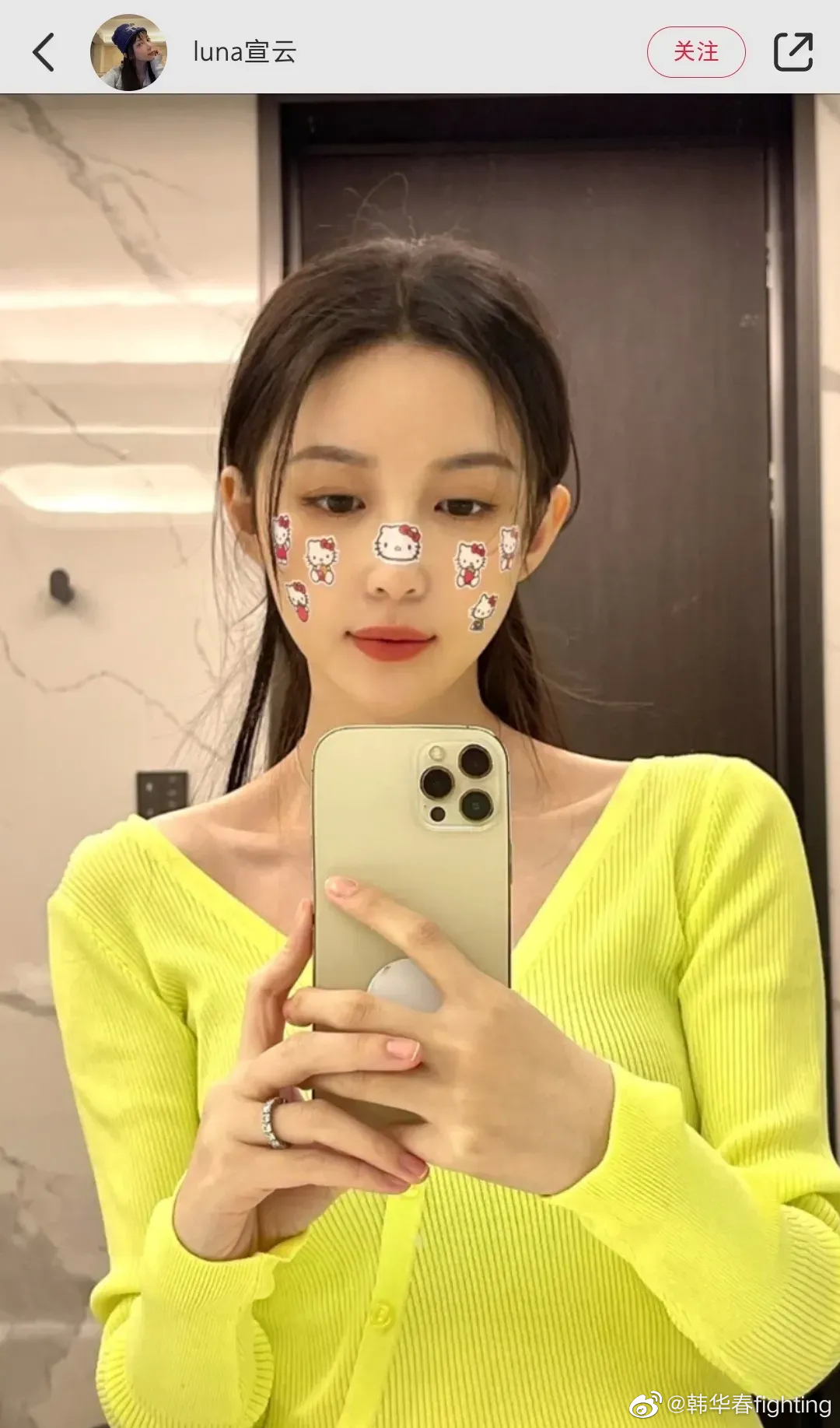 潘玮柏老婆宣云晒自拍照装扮清新年轻漂亮颜值不输女明星