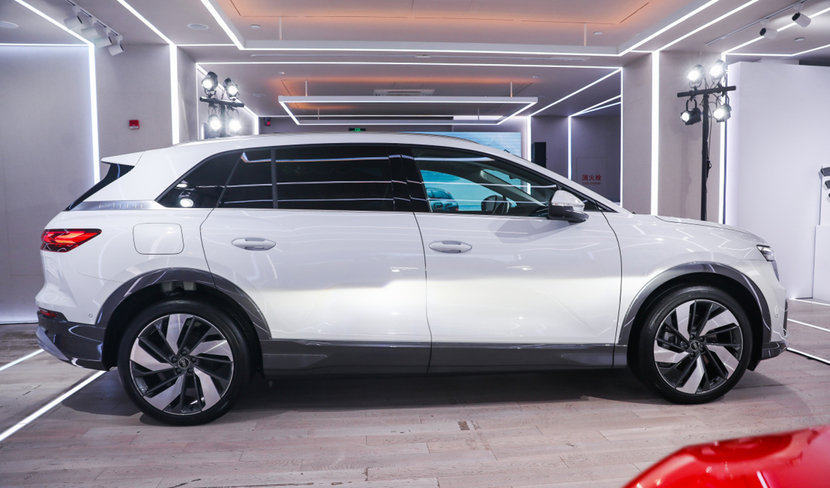 国产高端VS豪华新贵，阿维塔11对比奥迪Q5 e-tron，同价位下选谁