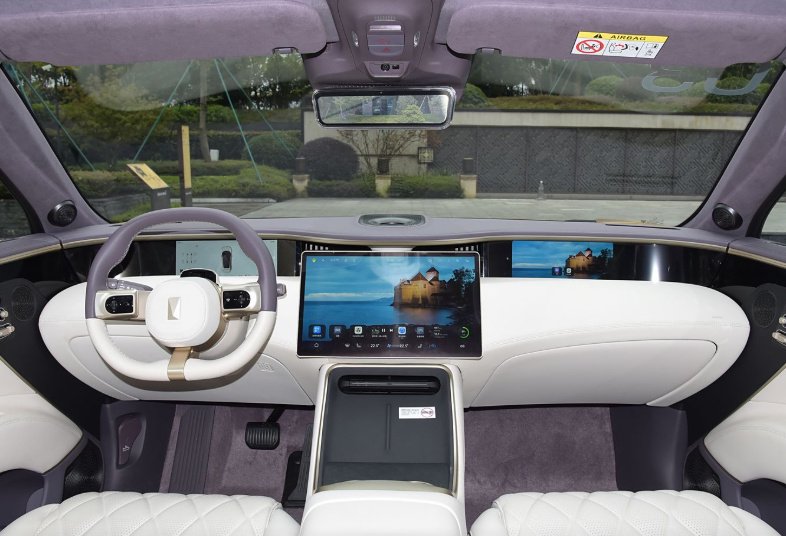 30万级华系SUV之争！阿维塔11对比智界R7谁更值？